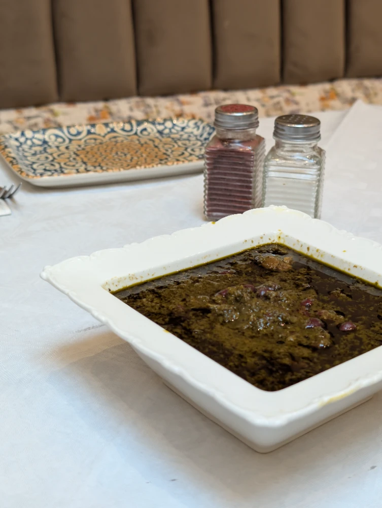CHELO KHORESHT GHORMEH SABZI